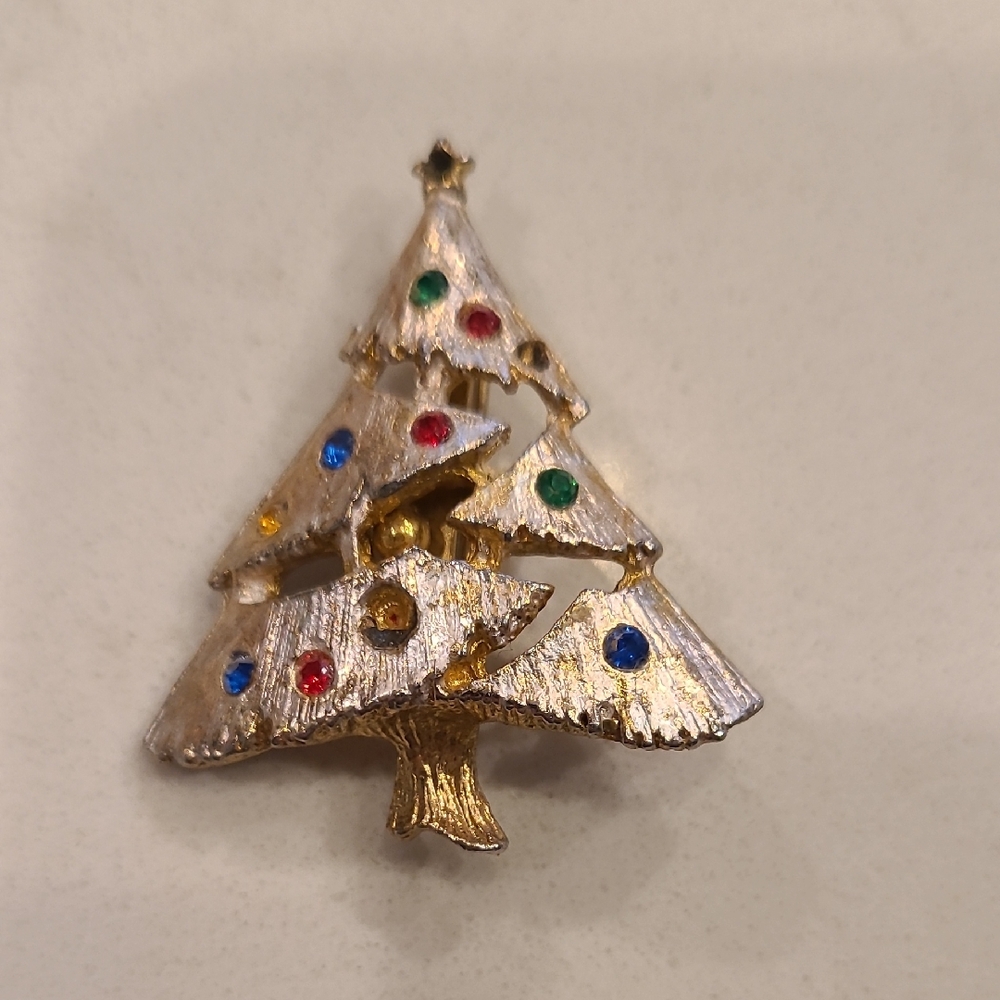 Festive Gold Christmas Tree Brooch
